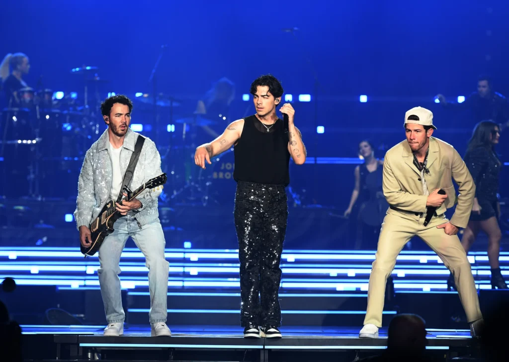 Dads on Tour: Joe & Kevin Jonas' Journey 1 Dads on Tour: Joe & Kevin Jonas' Journey